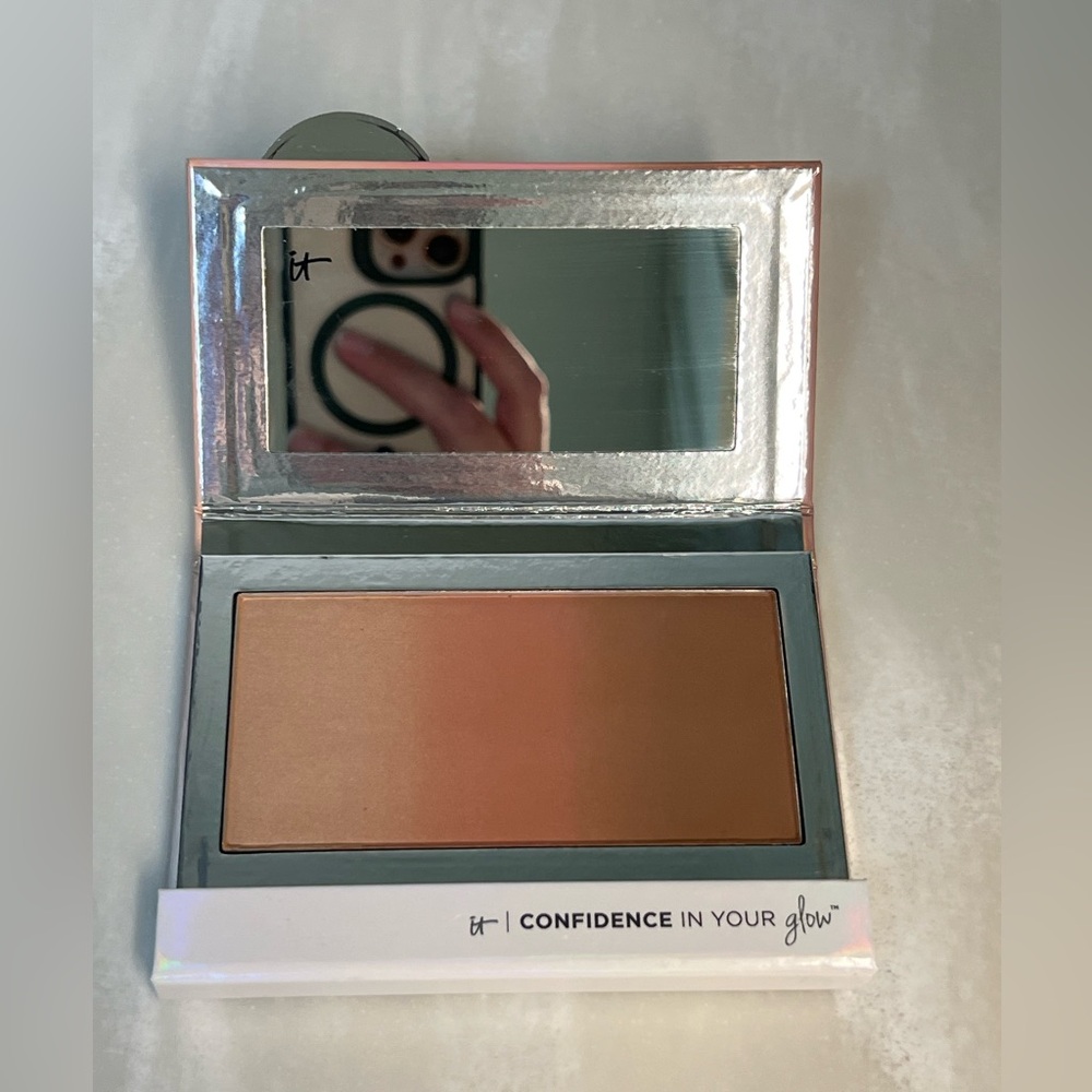 IT Cosmetics Confidence in Your Glow Bronzer - Warm Brown